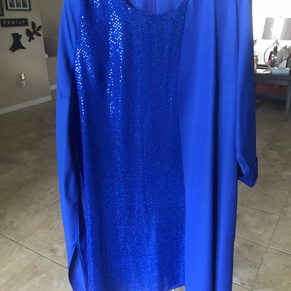 Dress - Picture 4 of 7